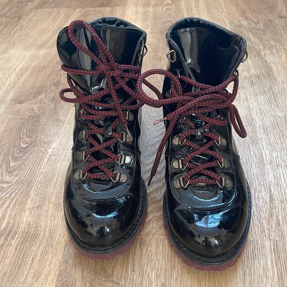 Laura Bellariva Italian made ankle patent leather boots